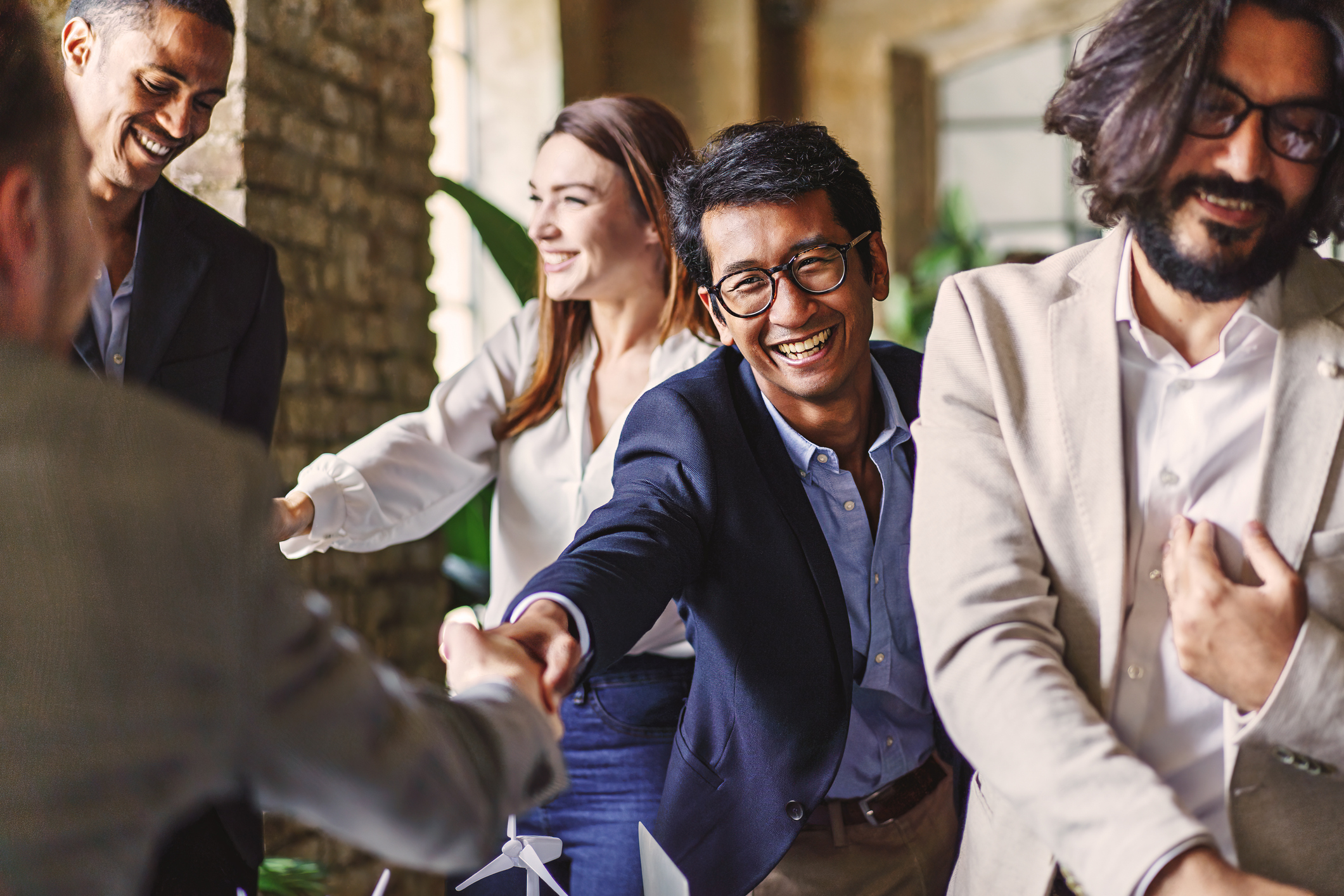 Multicultural Business Professionals Celebrating Success Betr9ebliche Einliederg, BEM, Onboarding